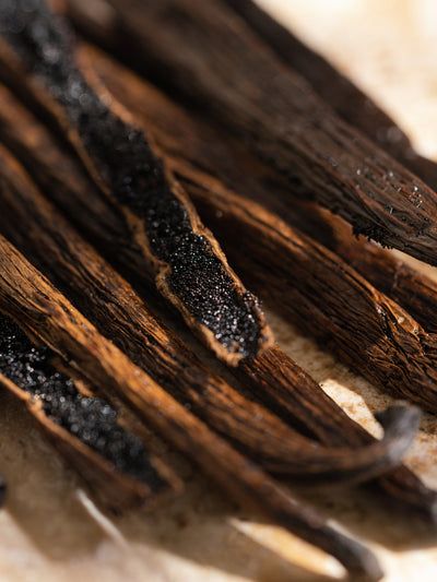 El poder del aroma: Por qué nuestras velas huelen a vainilla